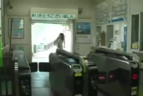 こんな超有名な駅で出すかーー！！！