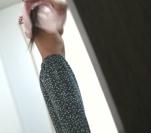 真ん中の姉(僕にとっては妹)の着替え