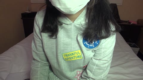 幼顔の〇学生に園児服をきせて３ｐセックス中出し