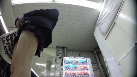 逆さ撮りフロント＆バック電車待ちパンチラ34