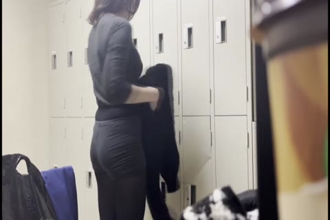 ㊙映像　コンカフェ更衣室の恥ずかしい着替え見ませんか②