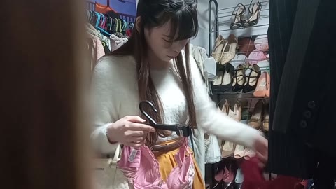 ロリ系美女は…　　ビンビン乳首が性感帯　　僕のお店の試着室409