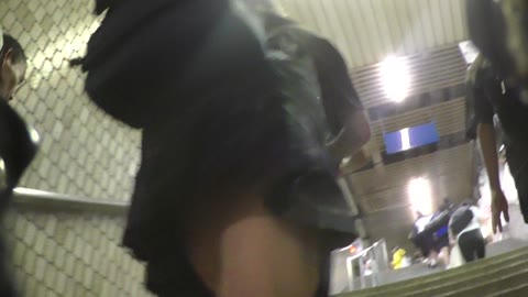 【電車内】ミニスカJKの対面ふともも（HD動画）