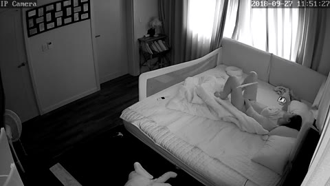 パンツを膝まで下げてAV鑑賞オナニー他全５名