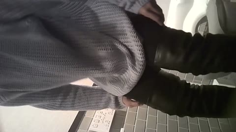 おま〇こ丸見えお姉さん
