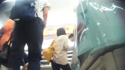 オカズだらけのコンビニ！JK娘がわんさかパンチラ
