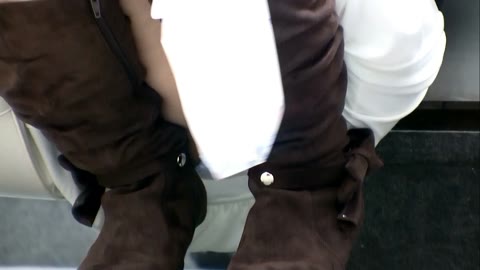 見たかったら勝手に見ろスタイルのパンモロ娘！！