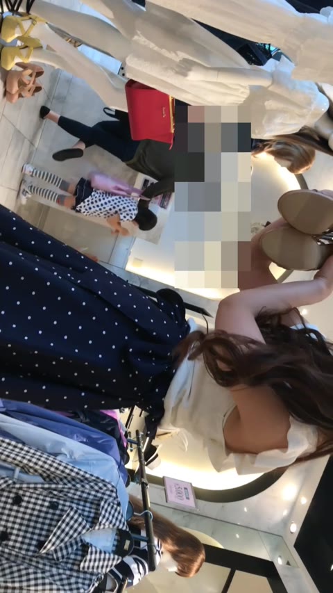 ショップ店員逆さ撮り笑顔が可愛いお姉さん攻撃的なピンクのパンツ【動画】part10
