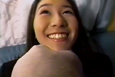 本編タレント研究生:チョット売れないピチピチ美少女アイドル制服コスでパンチラ・ポーズ!中年オッサン変態キモおやじ