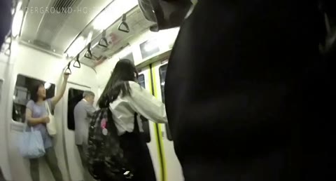 【電車内の美女】チラリズム大全！その８９６　超ミニスカ２人の女子校生大接写！