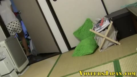 お姉さんのお部屋覗いちゃいました①
