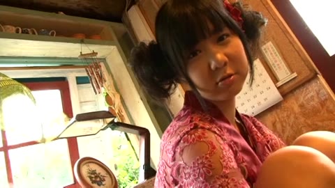 館野奈穂　微乳ロリ娘の丸出し動画