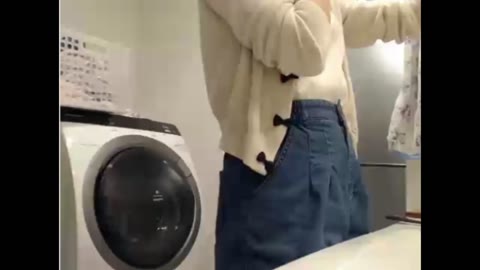 JD妹が脱衣所でエロ自撮りやオナニー