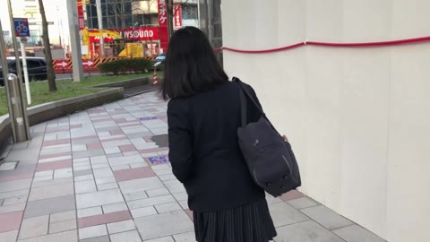 神降臨！！このJK娘4日分のめくりパンチラがたまらん！！