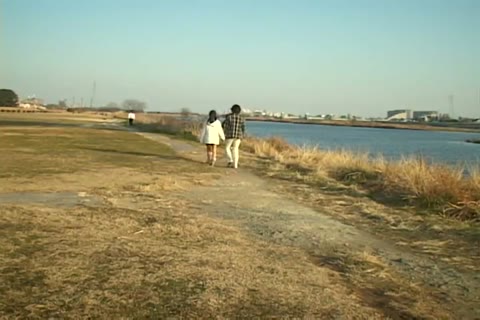 小学生とデート、しっかりパンチラを拝んだ後、浴室に侵入し白濁液をぶっかける！