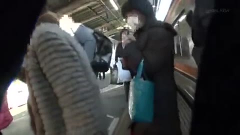 指入れお漏らし精子かけ