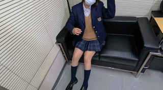 【再販】バイト帰りの制服女子を事務所に連れてきて交渉してみたら、なんと中出しまでできました。