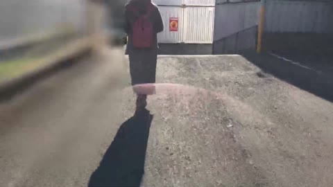援交奥さんをお外でくわえさせる