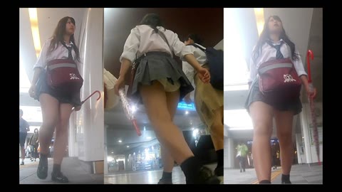 【FHD 顔モザなし】駅構内で見つけた夏服ミニスカJK！追い撮りからの白のサテンPパンチラ！