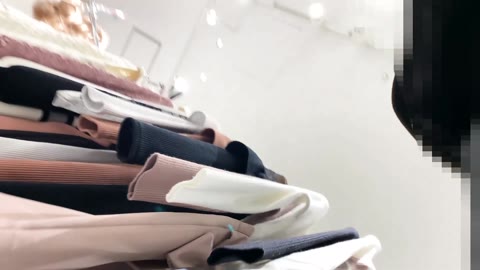 店員史上No.1美女が４Ｋ画質で最高純白パンモロ！！！