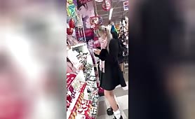 小悪魔系美脚ギャルちゃんのおぱんちゅ逆さ動画