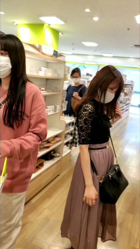 奪い取るパンチラ02