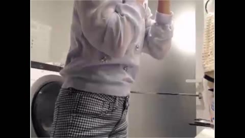 JD妹が脱衣所でローター・電マでオナニー！！！
