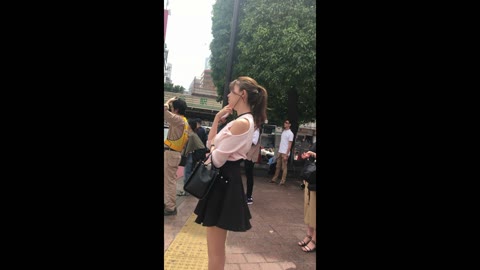 坂口杏里似ギャル系サテン白パンツをロングで☆ヒラヒラワンピース舞い上がり撮られちゃう女子